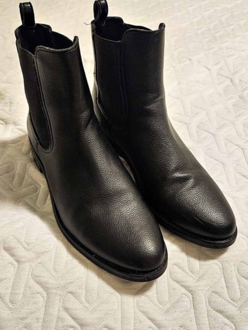 Thursday Boot Co. Duchess. Womens Black Leather Chelsea Boots US 9